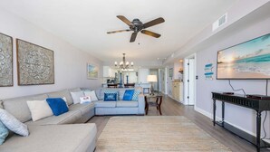 Condo, 2 phòng ngủ | Khu phòng khách