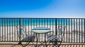 Condo, 2 phòng ngủ | Khu ẩm thực ngoài trời