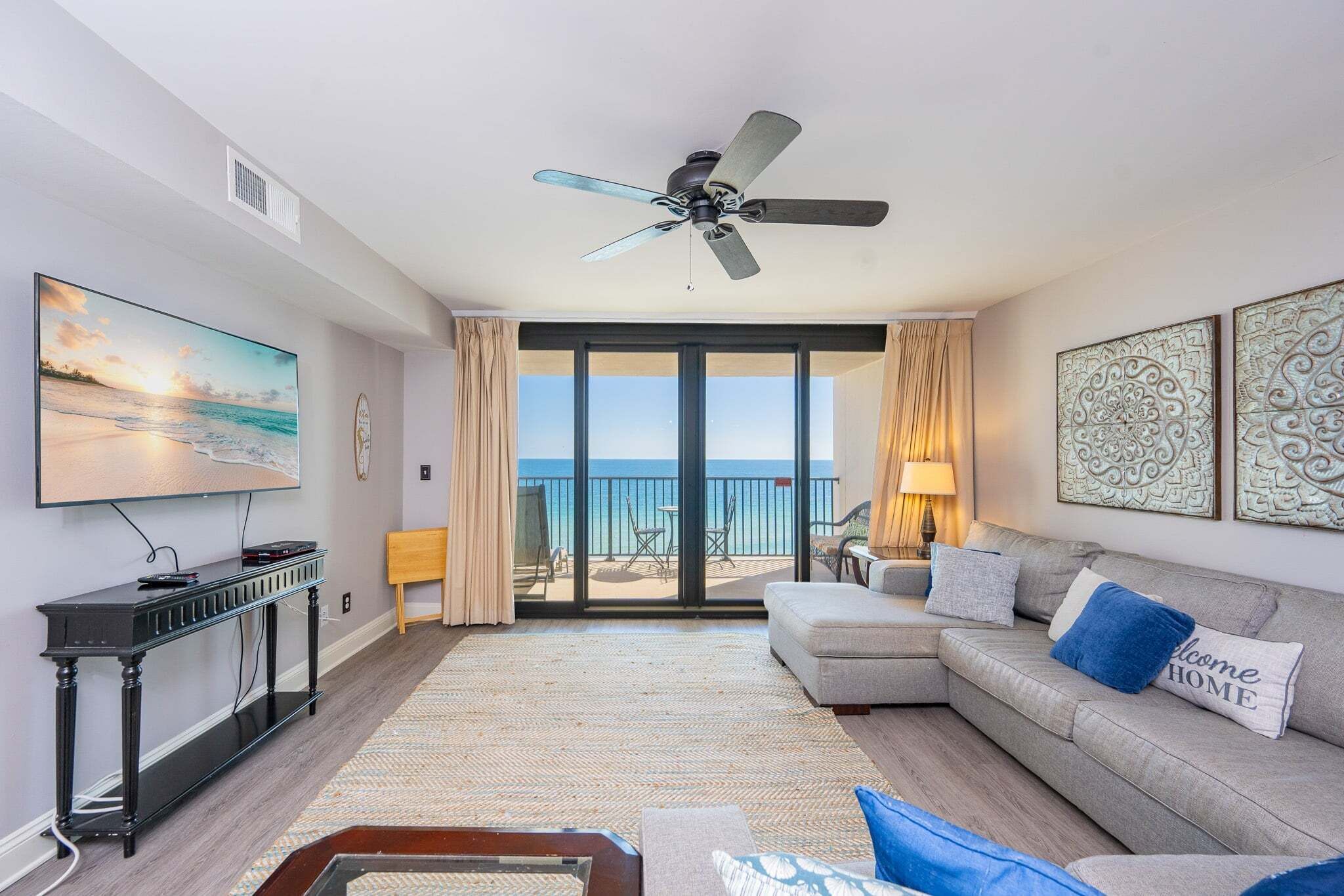 Condo, 2 Bedrooms | Living area