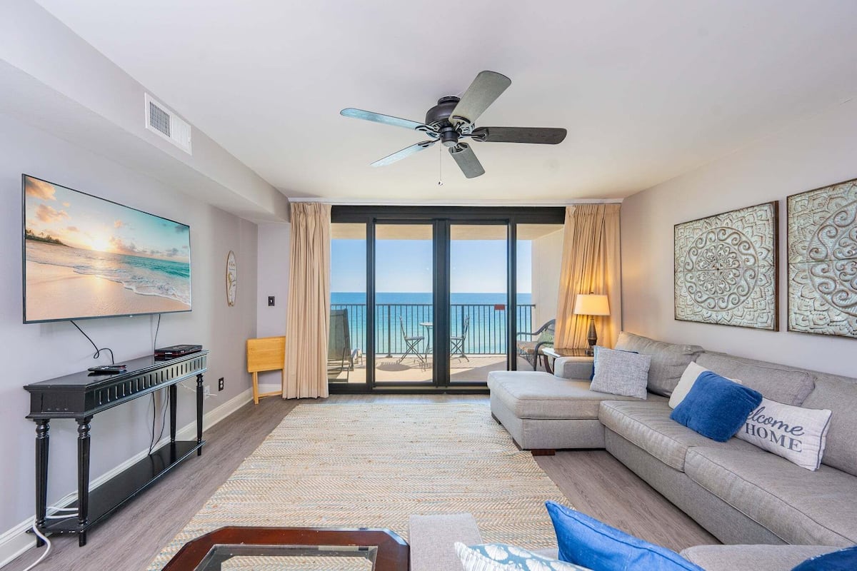 Condo, 2 Bedrooms | Living area