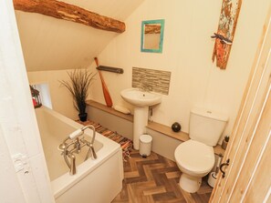 Shower - 25 Low Seaton (Workington)