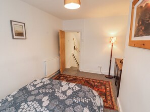1 bedroom, individually decorated, individually furnished, free WiFi - 25 Low Seaton (Workington)