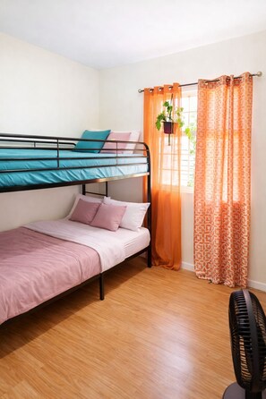 2 habitaciones, tabla de planchar con plancha y wifi 