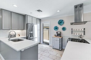 Private kitchen - Private Pool Paradise: 3BR w/ King & Resort Patio (Naples)