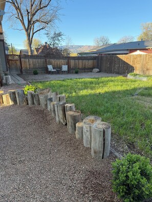 Property grounds - 3 blocks to Whitewater Festival & Royal Gorge Train; Quiet, Cozy Victorian Home (Cañon City)