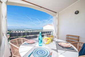 Family Apartment, Multiple Bedrooms (VHouse) | Outdoor dining - Vhouse (Badesi)