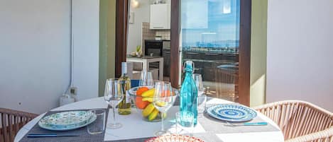 Family Apartment, Multiple Bedrooms (VHouse) | Outdoor dining