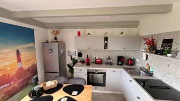 Kühlschrank, Ofen, Herdplatte, Geschirrspüler