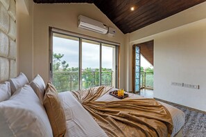 Deluxe Villa | Iron/ironing board, free WiFi - Alaya Stays Gauri Villa 3BHK With Pool (Igatpuri)