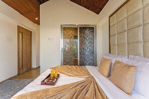 Deluxe Villa | Iron/ironing board, free WiFi - Alaya Stays Gauri Villa 3BHK With Pool (Igatpuri)
