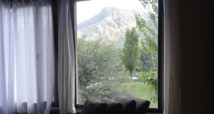 Beautiful cabin with pool for 5, with a spectacular view of the mountains.