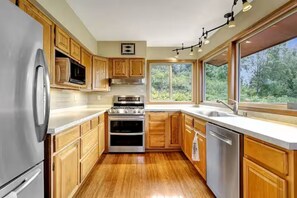 Private kitchen - Cozy Alaska Home, in Anchorage, Alaska (Anchorage)