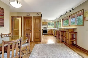 Dining - Cozy Alaska Home, in Anchorage, Alaska (Anchorage)