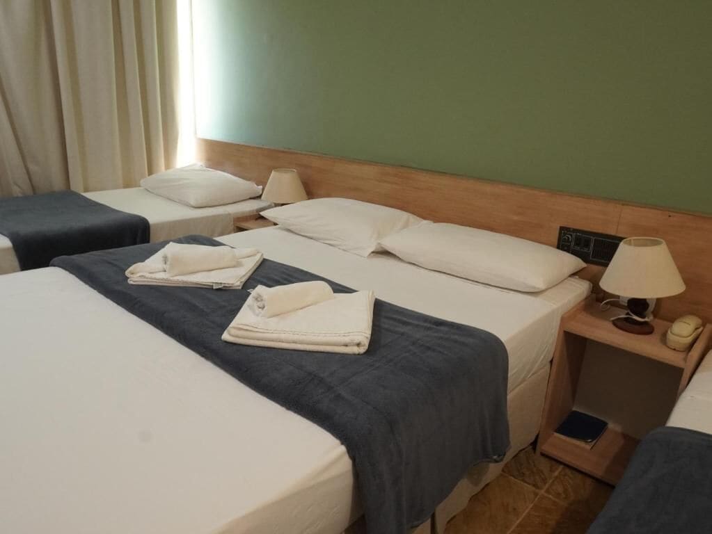 Quarto standard, vista para a cidade | Cofres nos quartos, escrivaninha, Wi-Fi de cortesia