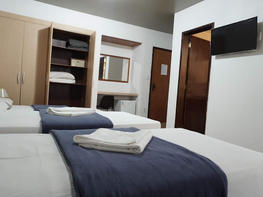 Cofres nos quartos, escrivaninha, Wi-Fi de cortesia