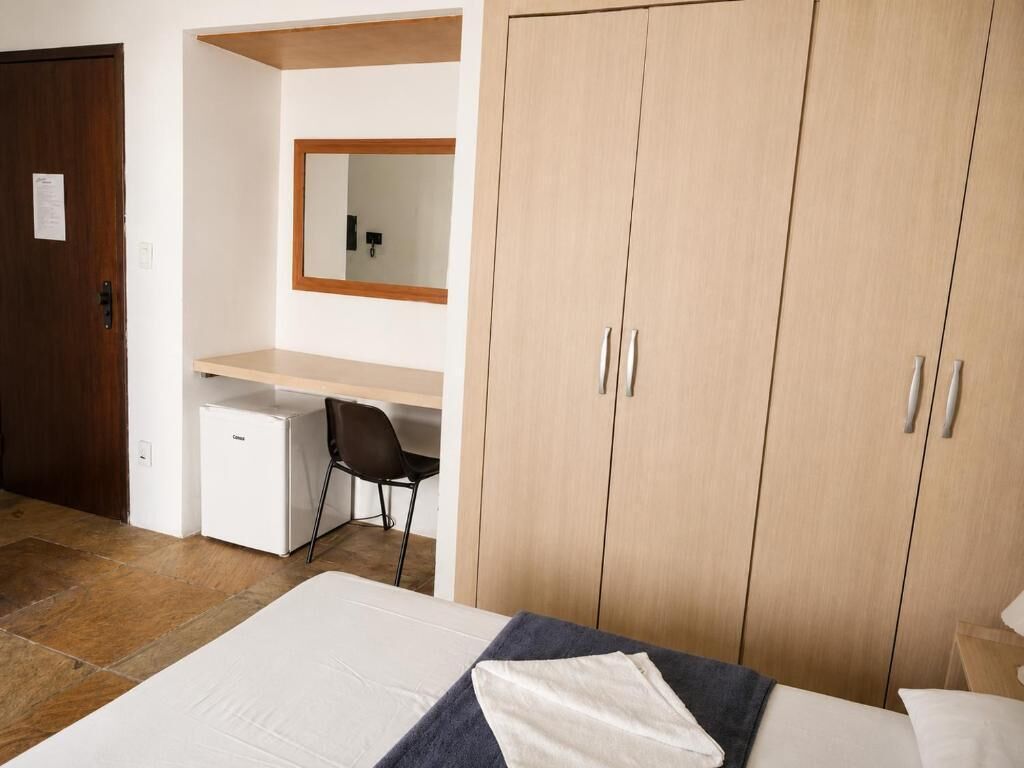 Quarto duplo standard, vista para a cidade | Cofres nos quartos, escrivaninha, Wi-Fi de cortesia