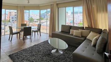 Suite – comfort, byutsikt | Oppholdsområde