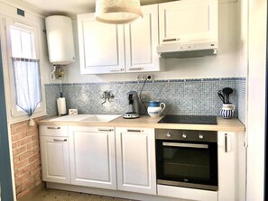 Private kitchen - In the heart of the resort & 600 m from the beach Authentic house for a family vacation (La Tranche-sur-Mer)