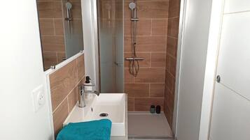 Family Quadruple Room, Garden View | Bathroom