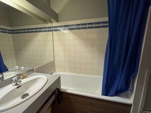 Bathroom - Studio for 4 in Serre-Chevalier, Southeast Balcony (Saint-Chaffrey)