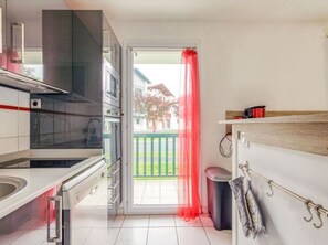 Fridge, microwave, oven, dishwasher - Cozy apartment with terrace - 4 guests (Urrugne)
