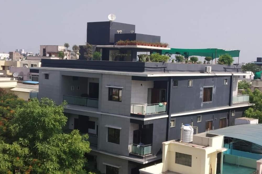 Stay10 Luxury Service Apartment