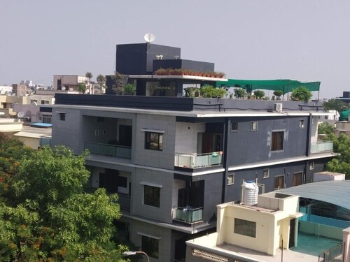 Stay10 Luxury Service Apartment