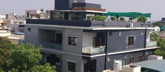 Stay10 Luxury Service Apartment