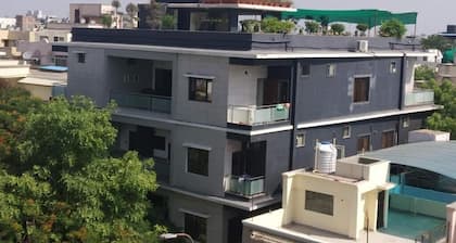 Stay10 Luxury Service Apartment