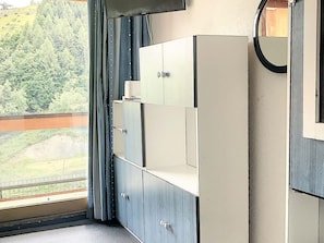 Interior - Studio fonctionnel · Skis aux pieds · Balcon vue pistes · WIFI gratuit (Le Corbier)