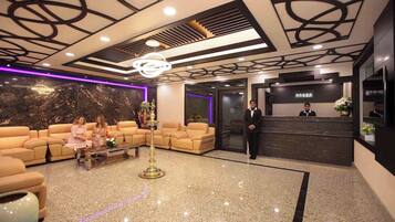 Área de estar no saguão