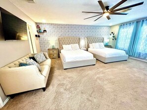 4 habitaciones, tabla de planchar con plancha y cuna de viaje 