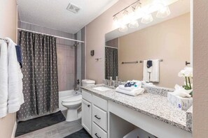 Hair dryer - Family Retreat near Six Flags Sea World La Cantera (San Antonio)