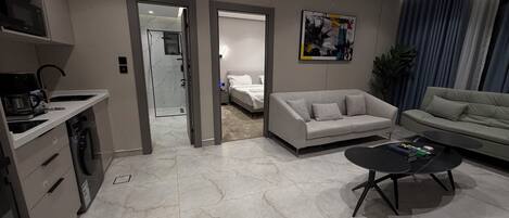 Apartment, 1 Bedroom, Accessible, Smoking | Living room
