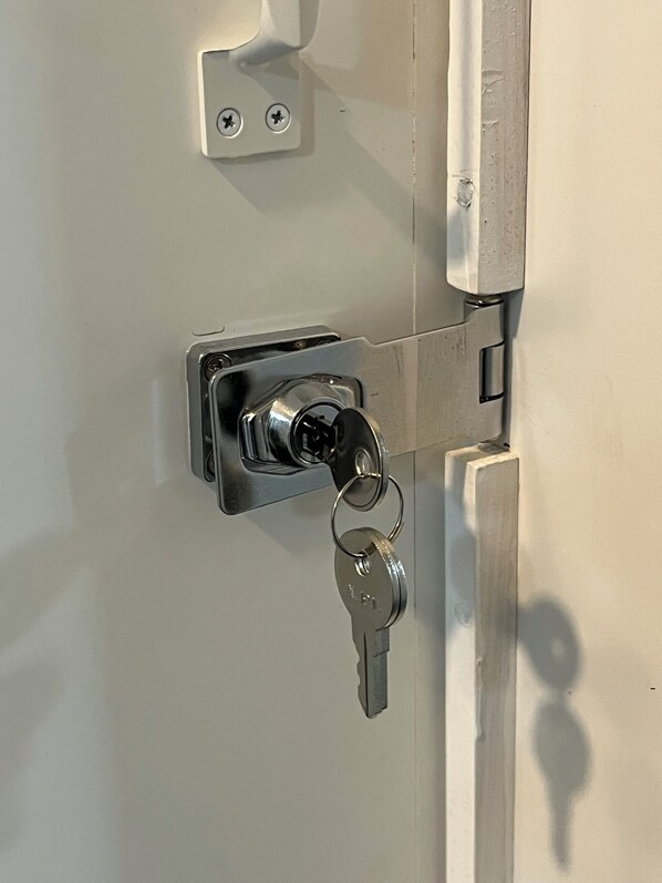 Habitació amb dos llits individuals bàsica