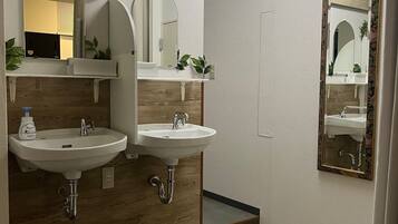 Dortoir Partagé, femmes uniquement, non-fumeur