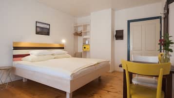 Comfort-Doppelzimmer, Bergblick | Zimmersafe, VerdunkelungsvorhĂ€nge, BĂŒgeleisen/BĂŒgelbrett