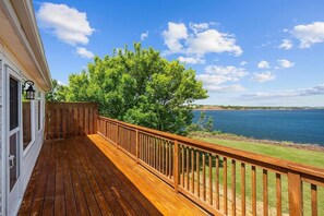 Terrace/patio - Peaceful 3Br Waterfront Escape with water access close to Beaches, Golf & Dining (Stanley Bridge)