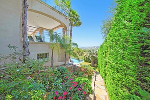 Property grounds - Superb property with breathtaking sea views and top-of-the-range interiors (Sainte-Maxime)
