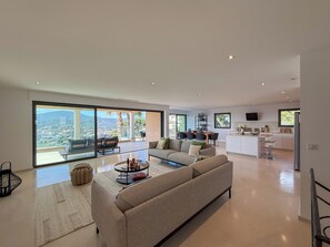 Living area - Superb property with breathtaking sea views and top-of-the-range interiors (Sainte-Maxime)