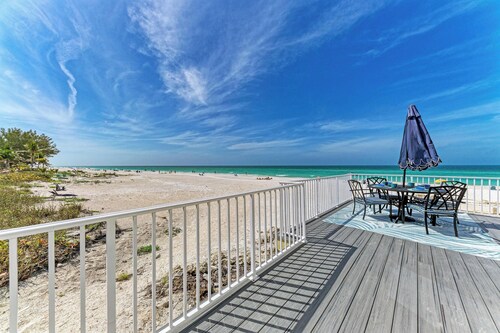 Sea La Vie - DIRECT BEACH FRONT - by Island Real Estate Vacations