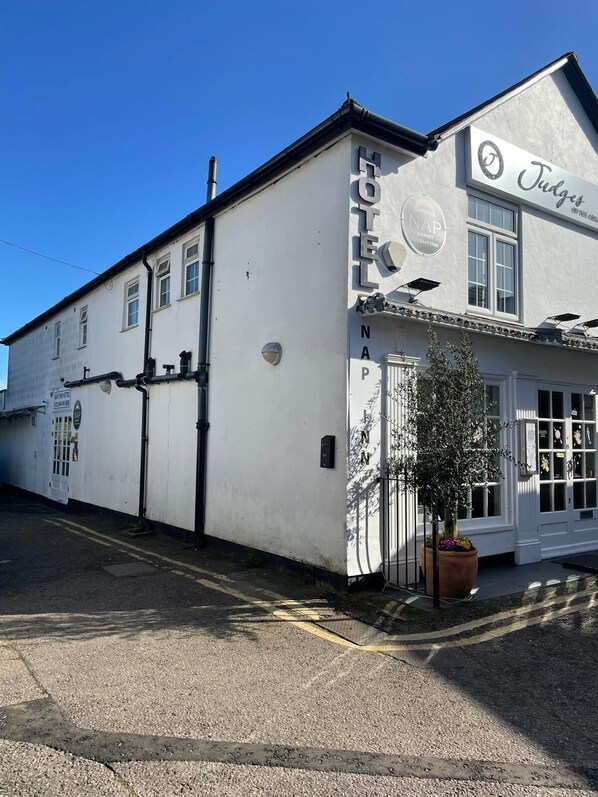 Exterior - Nap Barnet Hotel (Barnet)