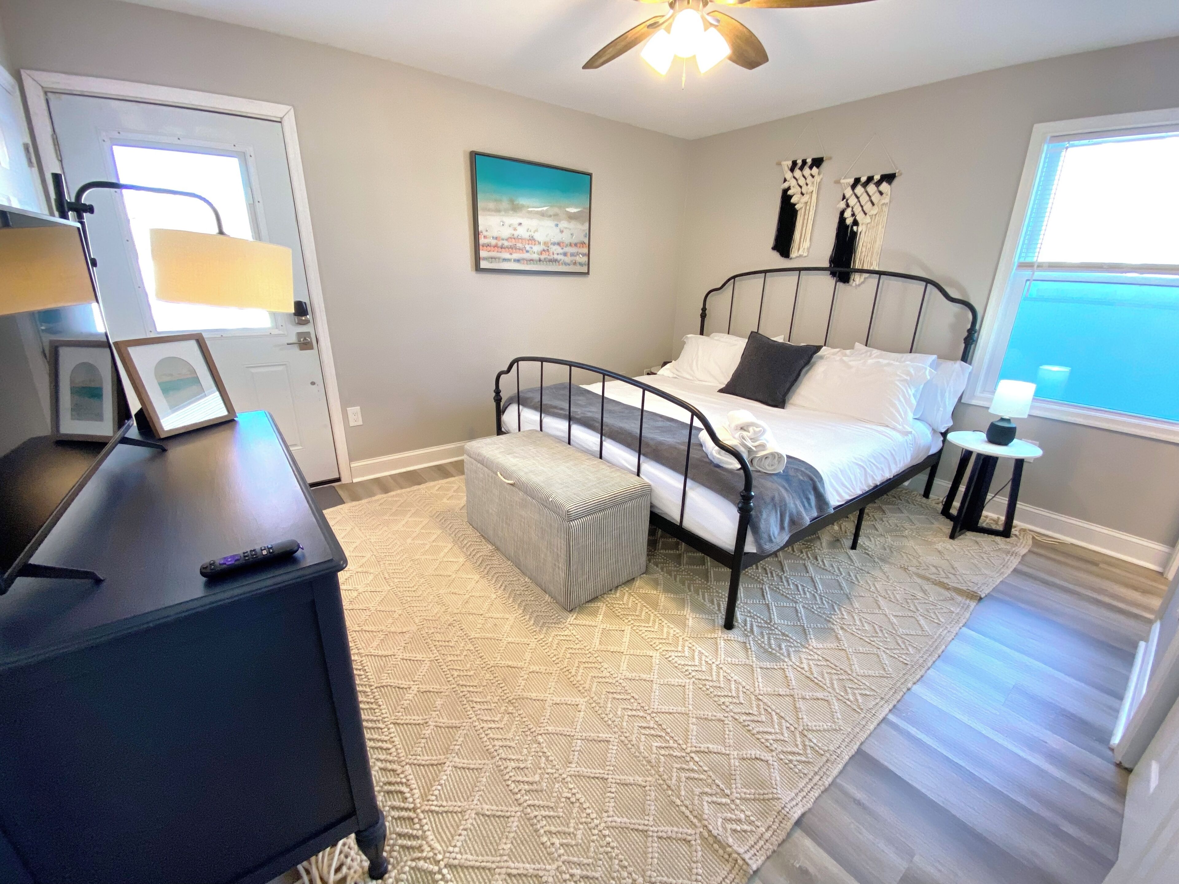 3 bedrooms, iron/ironing board, WiFi, bed sheets