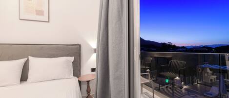 Apartment, 3 Bedrooms, Pool View