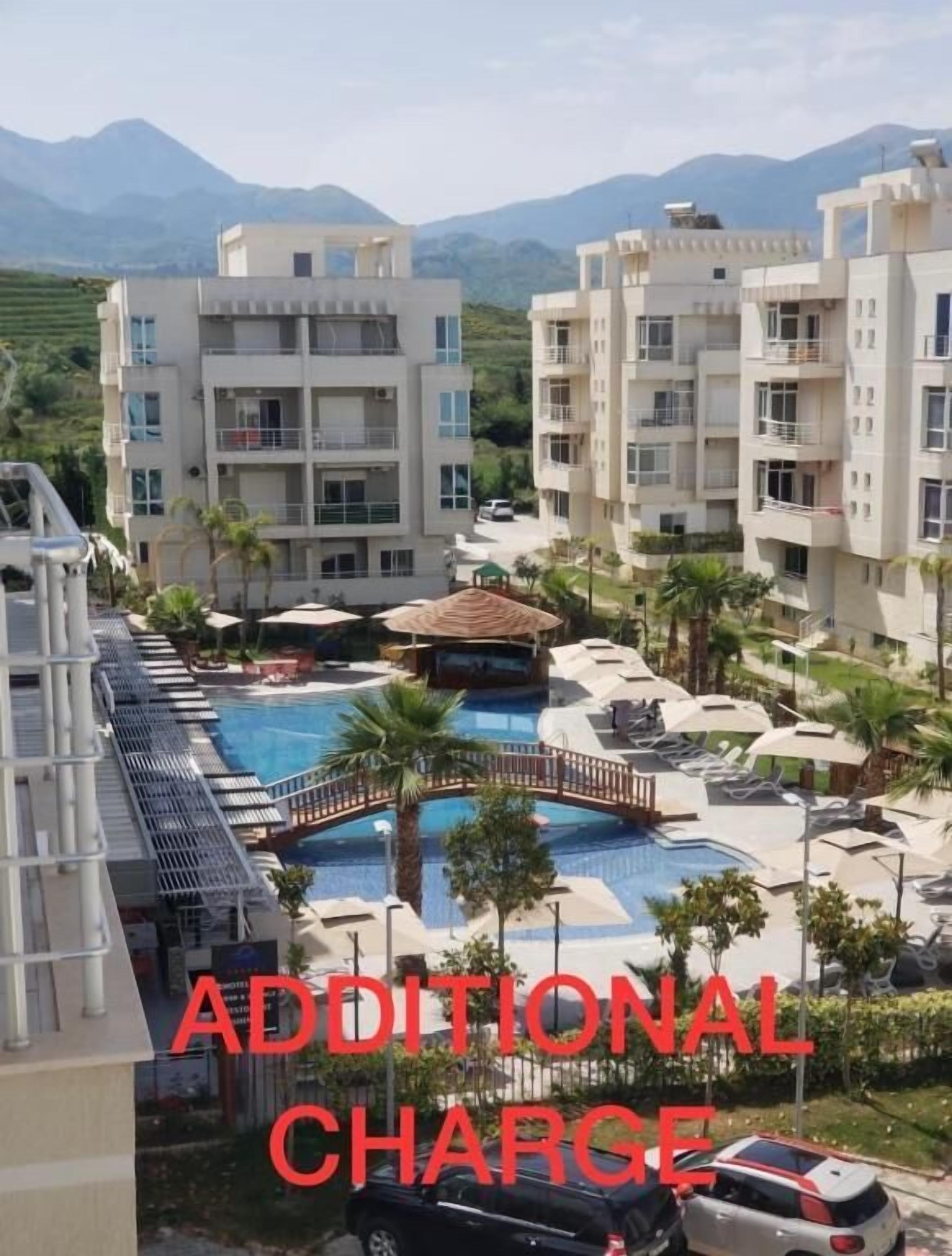 Apartment | Pool | Seasonal outdoor pool