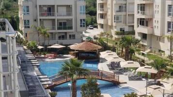 Apartment | Pool | Seasonal outdoor pool