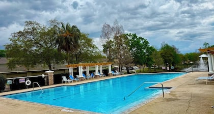 Grand Luxury Lakes 3BR Townhouse near Disney