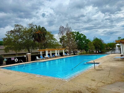 Grand Luxury Lakes 3BR Townhouse near Disney