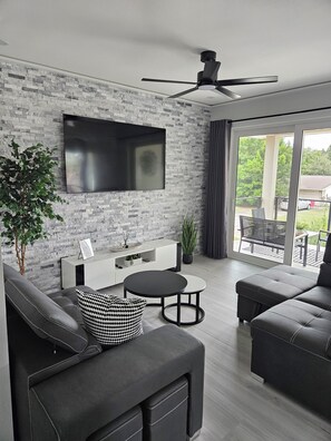 Smart TV - Modern New Guesthouse•Game Room•Minutes To Gulf Beaches (Seminole)