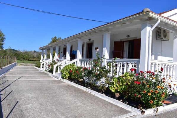 Exterior - Serenity Apartments by Konnect, Next to the Beach (Corfu)